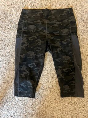 Fabletics power hold Camo Capri Leggings